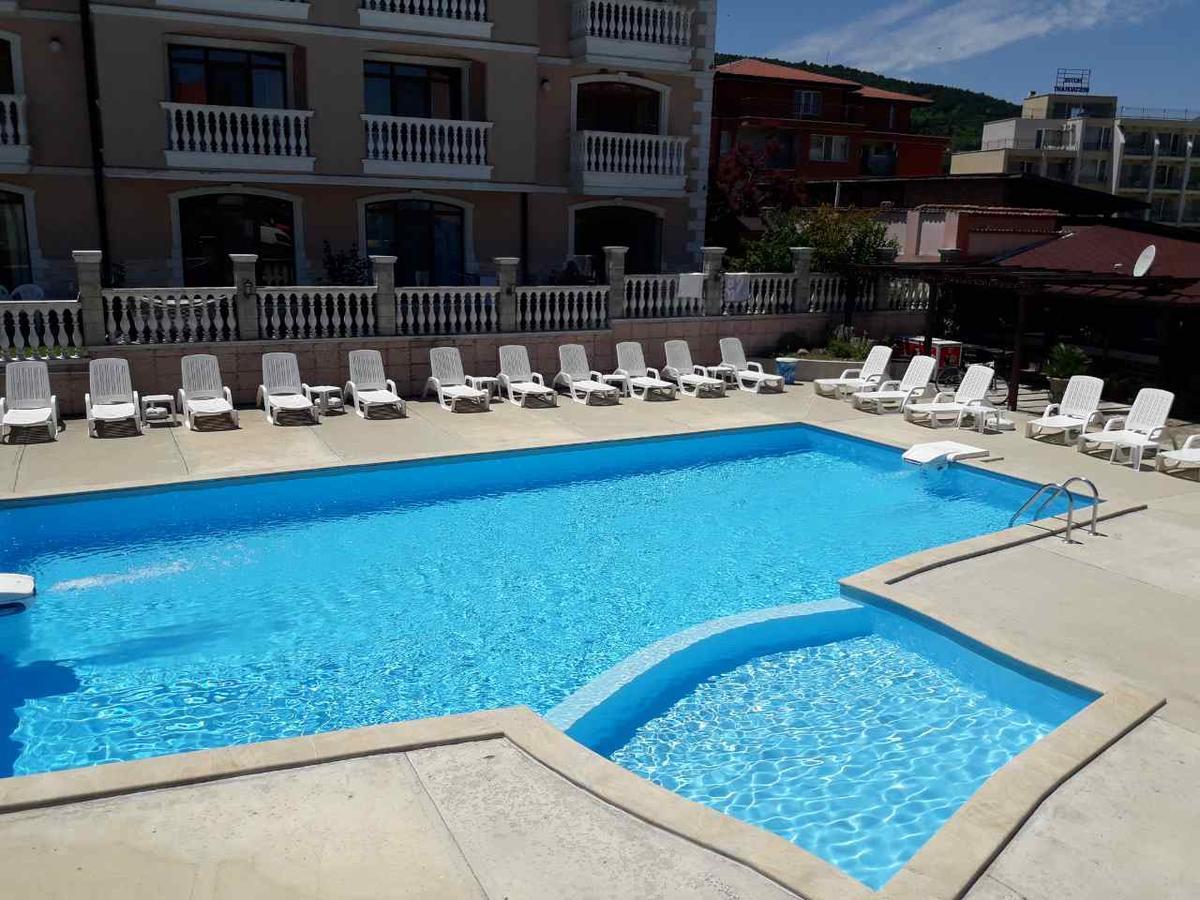 Hotel Black Sea - Breakfast, Pool & Free Parking ابزور المظهر الخارجي الصورة