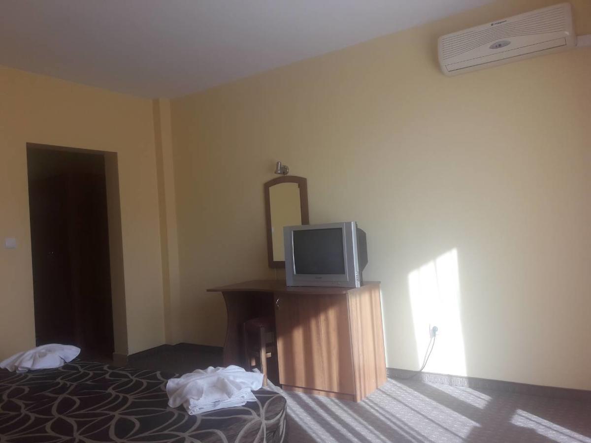 Hotel Black Sea - Breakfast, Pool & Free Parking ابزور المظهر الخارجي الصورة